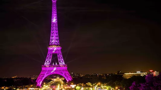 Yann Caradec, Eiffel Tower, Octobre Rose, wikicommons.