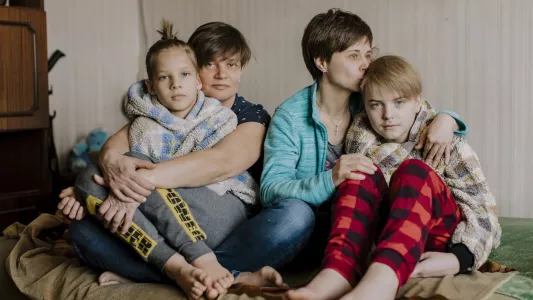 Ilvy Njiokiktjien: Tamara Khrustalova (43, she/her) and Natalia Kravchenko (46, she/her), live with their two sons. Their sons don't know they are a couple, they don't want to tell them because of the fear they will get bullied.
